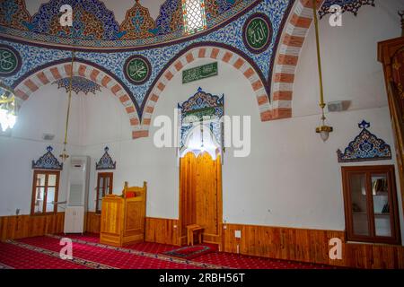 Mihrab della Moschea di Tekke Camii nel complesso Haji Bektash veli. L'edificio è un monumento culturale islamico Alevi nella città di Hacibektas, Nevsehir Prov Foto Stock