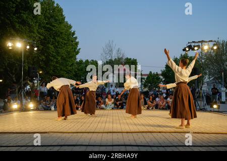 Pinhal Novo, Portogallo. 9 luglio 2023. UR, spettacolo di danza eseguito dalla Spagna Haatik Danza, durante l'ultimo giorno del 12° Festival Internazionale dei Gigantes (Festival Internazionale dei Giganti). Durante i tre giorni sono stati eseguiti più di 30 spettacoli, dove prevalevano fortemente forme animate contemporanee e tradizionali, il teatro fisico e gli oggetti. Credito: SOPA Images Limited/Alamy Live News Foto Stock