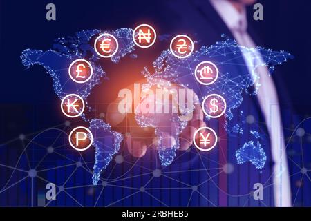 Cambio di denaro. Doppia esposizione di MAN, mappa del mondo, simboli e grafici di valuta diversi Foto Stock