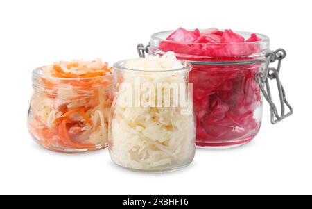 Crauti deliziosi preparati secondo diverse ricette su sfondo bianco Foto Stock