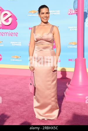 Los Angeles, USA. 9 luglio 2023. America Ferrera in arrivo alla Warner Bros. La prima mondiale di Picture "Barbie" si è tenuta al Shrine Auditorium il 9 luglio 2023 a Los Angeles, California. © Lisa OConnor/AFF-USA.com credito: AFF/Alamy Live News Foto Stock