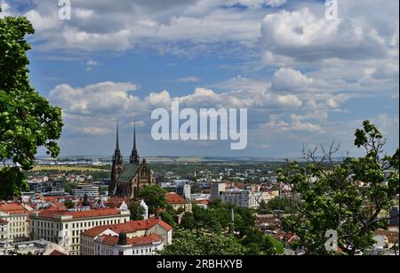 Vista della Cattedrale dei Santi Pietro e Paolo dal castello di Spilberk Foto Stock