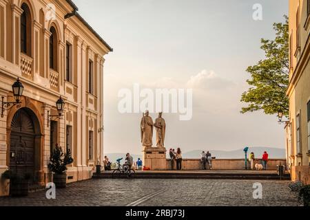Monumento a Santo Stefano e alla Regina Gisela Beata nel quartiere del castello di Veszprém, Contea di Veszprém, Ungheria Foto Stock