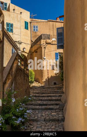 Villaggio medievale di montagna sulla costa, Pigna, vicino a LÎle-Rousse, Balagne, dipartimento dell'alta Corsica, Corsica, Mar Mediterraneo, Francia Foto Stock