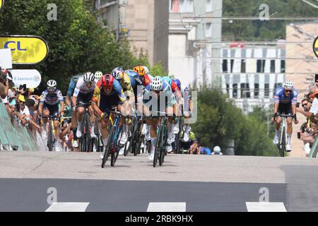 Mads Pedersen guida la carica alongsde Philipsen, con 2 primi protaginisti su un brutale ultimo di poche centinaia di metri di distanza ai lati (Alaphilippe sul Foto Stock