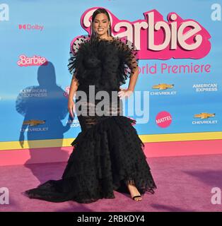 Los Angeles, Stati Uniti. 9 luglio 2023. Ashley Graham partecipa alla prima del film commedia romantica "Barbie" presso lo Shrine Auditorium domenica 9 luglio 2023. Storia: Barbie soffre di una crisi che la porta a mettere in discussione il suo mondo e la sua esistenza. Foto di Jim Ruymen/UPI credito: UPI/Alamy Live News Foto Stock