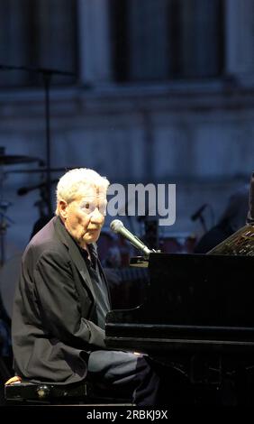 Italia, Venezia, 09 luglio 2023: Paolo Conte si esibisce in piazza San Marco a Venezia il 9 luglio 2023 a Venezia. Foto © Ottavia da re/sintesi/Alamy Live News Foto Stock