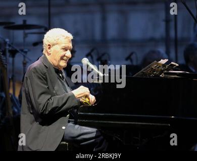 Italia, Venezia, 09 luglio 2023: Paolo Conte si esibisce in piazza San Marco a Venezia il 9 luglio 2023 a Venezia. Foto © Ottavia da re/sintesi/Alamy Live News Foto Stock