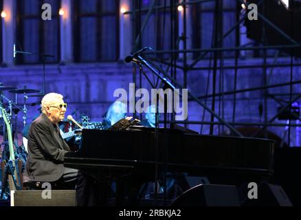 Italia, Venezia, 09 luglio 2023: Paolo Conte si esibisce in piazza San Marco a Venezia il 9 luglio 2023 a Venezia. Foto © Ottavia da re/sintesi/Alamy Live News Foto Stock