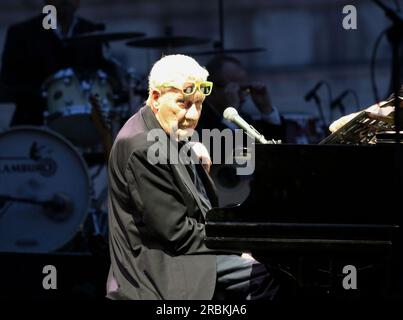 Italia, Venezia, 09 luglio 2023: Paolo Conte si esibisce in piazza San Marco a Venezia il 9 luglio 2023 a Venezia. Foto © Ottavia da re/sintesi/Alamy Live News Foto Stock