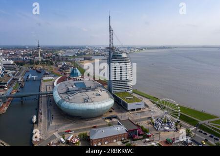 Vista aerea dell'area portuale di Havenwelten con KlimaHaus Bremerhaven e Atlantic Hotel Sail City, Bremerhaven, Brema, Germania, Europa Foto Stock