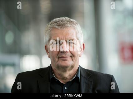 Francoforte, Deutschland. 10 ottobre 2014. FOTO D'ARCHIVIO: Roland JAHN compie 70 anni il 14 luglio 2023, Roland JAHN, Germania, attivista per i diritti civili, Responsabile della Stasi Records Authority BStU, il 10 ottobre 2014 Frankfurt Book Fair 2014 dall'8 al 12 ottobre 2014 a Francoforte sul meno/Germania Credit: dpa/Alamy Live News Foto Stock