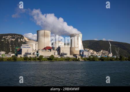 Centrale nucleare di Cruas lungo il fiume Rodano, Cruas, Ardèche, Auvergne-Rhône-Alpes, Francia, Europa Foto Stock