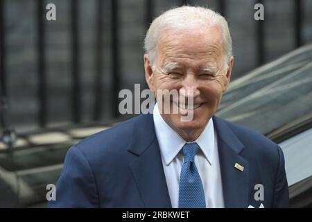 Londra, Regno Unito. 10 luglio 2023. Joe Biden, il 46° presidente degli Stati Uniti d'America, lascia il numero 10 di Downing Street dopo il suo incontro con Rishi Sunak, primo ministro britannico. Crediti: MARTIN DALTON/Alamy Live News Foto Stock