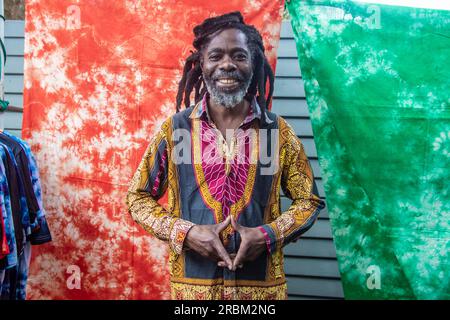 Ritratto dell'artista Rastafari per le strade di Harare, in Zimbabwe Foto Stock