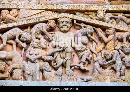 Francia, Aveyron (12), Conques, etichettati come i più bei villaggi della Francia, palcoscenico sul Camino de Santiago, chiesa abbaziale di Sainte-Foy, XI e XII secolo Foto Stock