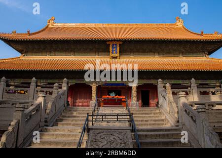 Sala della grande perfezione (sala di Dacheng - traduzione) del tempio di Confucio a Qufu, sito patrimonio dell'umanità dell'UNESCO e luogo di nascita di Confucio Foto Stock