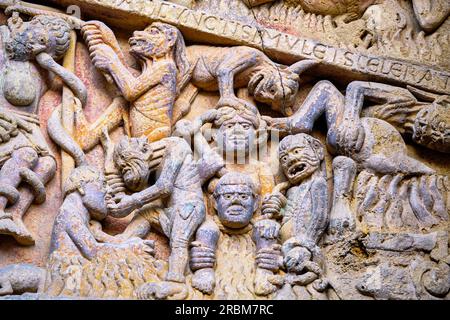 Francia, Aveyron (12), Conques, etichettati come i più bei villaggi della Francia, palcoscenico sul Camino de Santiago, chiesa abbaziale di Sainte-Foy, XI e XII secolo Foto Stock