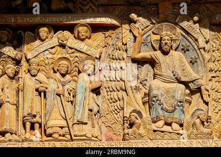 Francia, Aveyron (12), Conques, etichettati come i più bei villaggi della Francia, palcoscenico sul Camino de Santiago, chiesa abbaziale di Sainte-Foy, XI e XII secolo Foto Stock