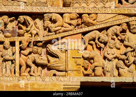 Francia, Aveyron (12), Conques, etichettati come i più bei villaggi della Francia, palcoscenico sul Camino de Santiago, chiesa abbaziale di Sainte-Foy, XI e XII secolo Foto Stock