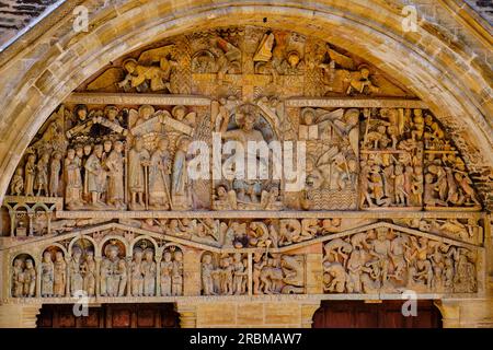 Francia, Aveyron (12), Conques, etichettati come i più bei villaggi della Francia, palcoscenico sul Camino de Santiago, chiesa abbaziale di Sainte-Foy, XI e XII secolo Foto Stock