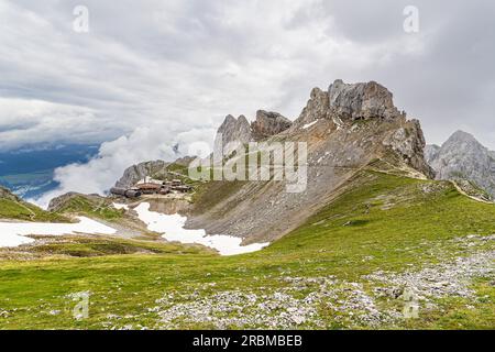 Vista dei Monti Karwendel vicino a Mittenwald. Foto Stock