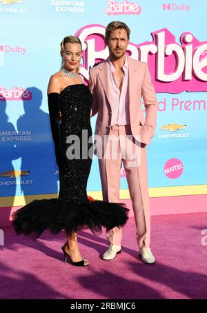 LOS ANGELES, CALIFORNIA - LUGLIO 09: (L-R) Margot Robbie e Ryan Gosling partecipano alla prima mondiale di "Barbie" presso il Shrine Auditorium e la sala Expo Foto Stock