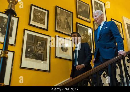 Londra, Regno Unito. 10 luglio 2023. Il presidente DEGLI STATI UNITI Joe Biden incontra il primo ministro del Regno Unito Rishi Sunak al numero 10 di Downing Street a Londra, in Inghilterra, lunedì 10 luglio 2023. Biden sta facendo una breve visita per incontrare il primo ministro Rishi Sunak e re Carlo III per la prima volta dalla sua incoronazione a maggio, in vista del vertice NATO del 2023 a Vilnius, in Lituania. Foto di Simon Walker/No 10 Downing Street/ Credit: UPI/Alamy Live News Foto Stock