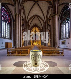 Vista dell'interno della cattedrale di Minden di St Gorgonius e St. Peter, Minden, Renania settentrionale-Vestfalia, Germania Foto Stock