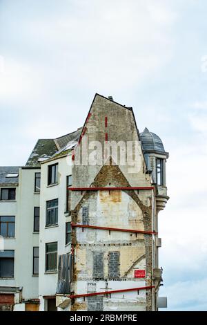 Lato di una casa in ristrutturazione a Ostenda, Belgio. Foto Stock