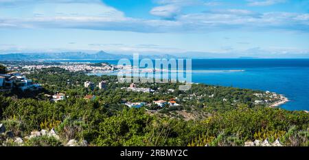 Denia, Costa Blanca, vista da Cabo San Antonio sulla città e sulla baia di Valencia, Spagna Foto Stock