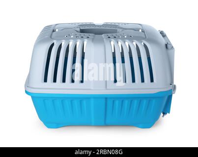 Trasportino per animali di colore azzurro isolato su bianco Foto Stock