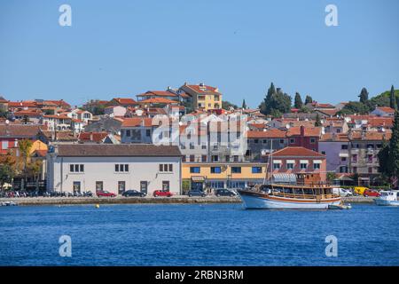 Rovigno: Vista del porto e della città vecchia da Obala Vladimira Nazora, Croazia Foto Stock