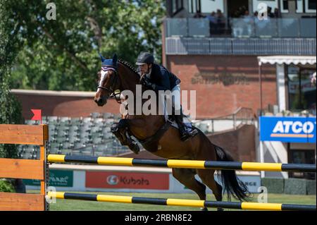 Calgary, Alberta, Canada, 8 luglio 2023. Francisco Pasquel Vega (mex) in sella alla dominante 2000 Z, CSI North American, Spruce Meadows - la QE II Cup. Foto Stock