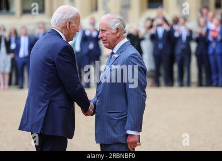 Windsor, Regno Unito. 10 luglio 2023. Il presidente DEGLI STATI UNITI Joe Biden incontra il re Carlo III al Castello di Windsor a Windsor il 10 luglio 2023. Biden sta facendo una breve visita per incontrare il primo ministro Rishi Sunak e re Carlo III per la prima volta dalla sua incoronazione a maggio, in vista del vertice NATO del 2023 a Vilnius, in Lituania. Foto della famiglia reale/ credito: UPI/Alamy Live News Foto Stock