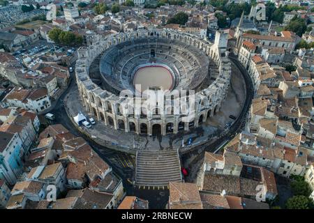 Vista aerea dell'anfiteatro di Arles, Arles, Bouches-du-Rhone, Francia, Europa Foto Stock