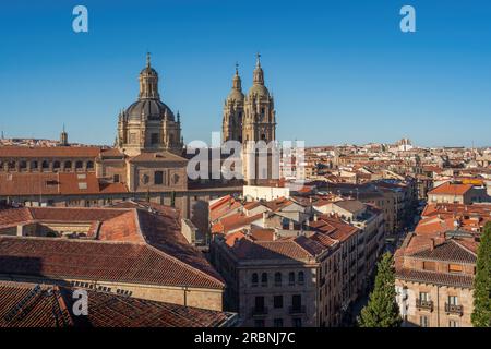 Veduta aerea della chiesa di la Clerecia - Salamanca, Spagna Foto Stock