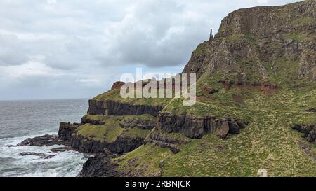 Visita l'Irlanda, cultura, geologia, architettura, pace e tranquillità, lussureggianti terre verdi, leggende e miti, giganti fate e leprecaun Foto Stock