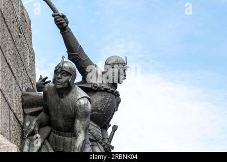 Cracovia, Polonia, monumento commemorativo della battaglia di Grunwald in Piazza Matejko, vittoria di Jagiello, primo piano delle figure dei cavalieri, spazio copia, storia polacca e. Foto Stock