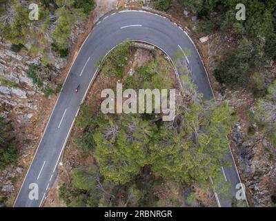 Ciclisti in salita sulla strada lluc, Maiorca, Isole Baleari, Spagna. Foto Stock