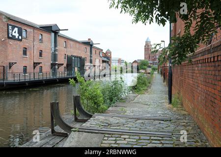 Sentiero di ciottoli e area di carico del carbone presso il Leeds and Liverpool Canal presso il Wigan Pier nella Greater Manchester Foto Stock