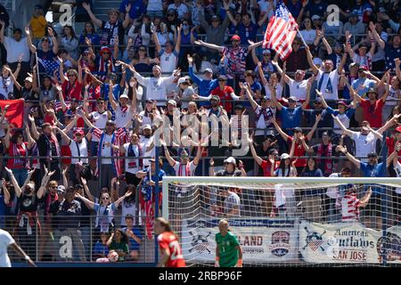 9 luglio 2023; San Jose, CA, Stati Uniti; i tifosi del Team USA fanno il tifo nel secondo tempo contro il Team Wales al PayPal Park. Foto: Stan Szeto - immagine dello sport Foto Stock