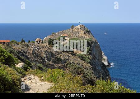 L'antico villaggio di Kastro sulla costa nord dell'isola di Skiathos, Sporadi settentrionali, Grecia Foto Stock