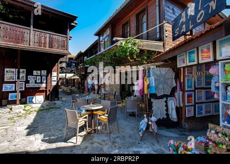 Città vecchia di Nessebar, attualizzata nel 2023, casa tradizionale bulgara, paesaggio urbano Foto Stock