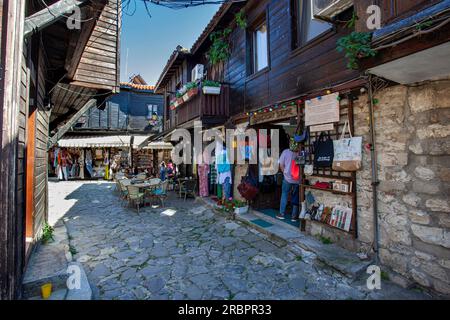 Città vecchia di Nessebar, attualizzata nel 2023, casa tradizionale bulgara, paesaggio urbano Foto Stock