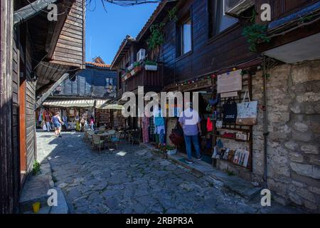 Città vecchia di Nessebar, attualizzata nel 2023, casa tradizionale bulgara, paesaggio urbano Foto Stock