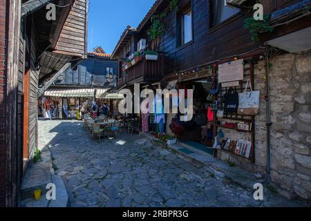 Città vecchia di Nessebar, attualizzata nel 2023, casa tradizionale bulgara, paesaggio urbano Foto Stock