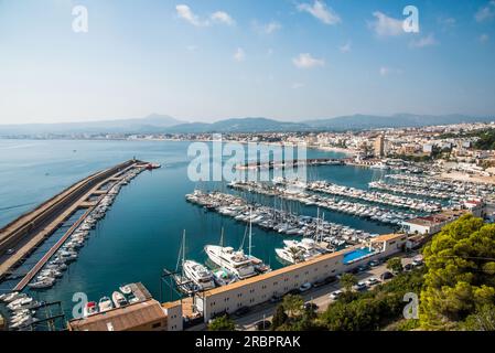 Javea, città e porto, vista da Cabo San Antonio, Costa Blanca, Spagna Foto Stock