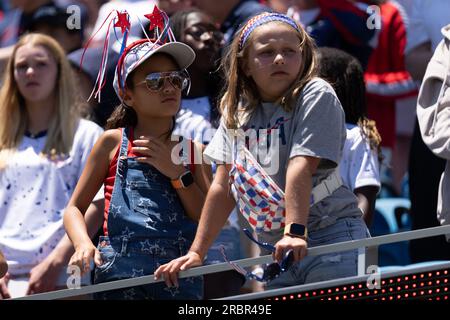 9 luglio 2023; San Jose, CA, Stati Uniti; i tifosi degli Stati Uniti guardano i giocatori prima dell'inizio del primo tempo contro il Galles al PayPal Park. Foto: Stan Szeto - immagine dello sport Foto Stock