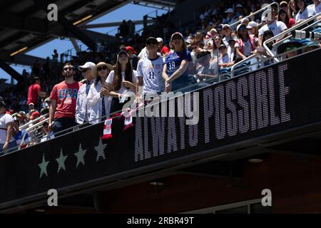 9 luglio 2023; San Jose, CA, Stati Uniti; i fan guardano i riscaldamenti prima dell'inizio del primo tempo tra Galles e Stati Uniti al PayPal Park. Foto: Stan Szeto - immagine dello sport Foto Stock